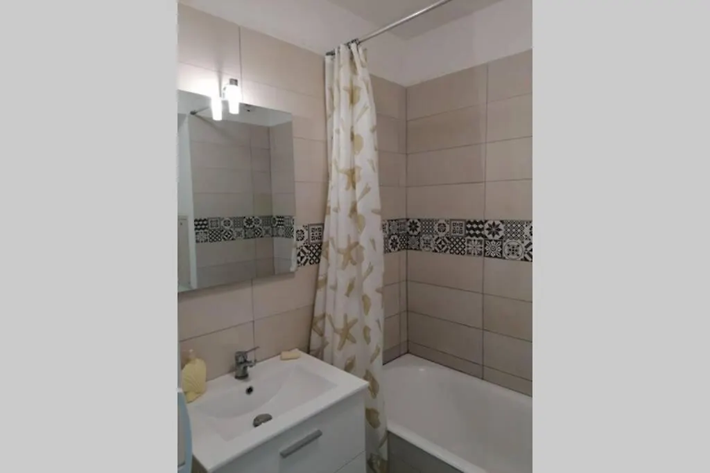 Appartement Studio vue mer Port de Hyères France