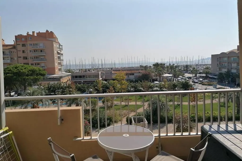 Appartement Studio vue mer Port de Hyères